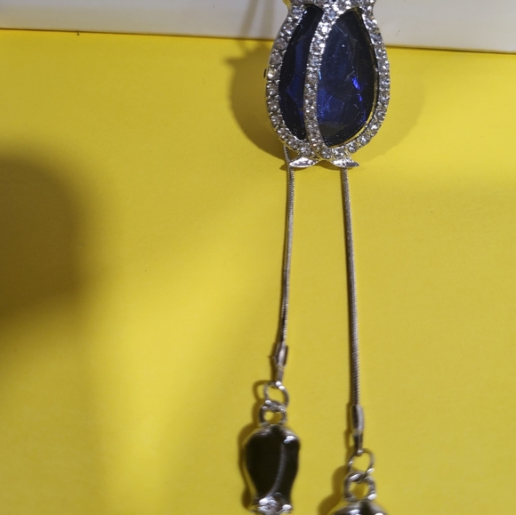 Elegant Silver Necklace with Blue Gemstone - Picture 3 of 4